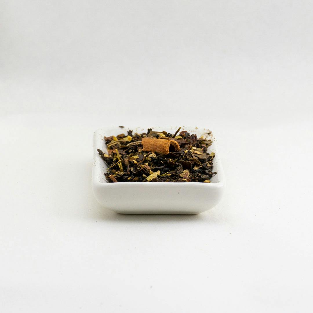 tè aromatizzato e speziato con cannella e raspe di cacao