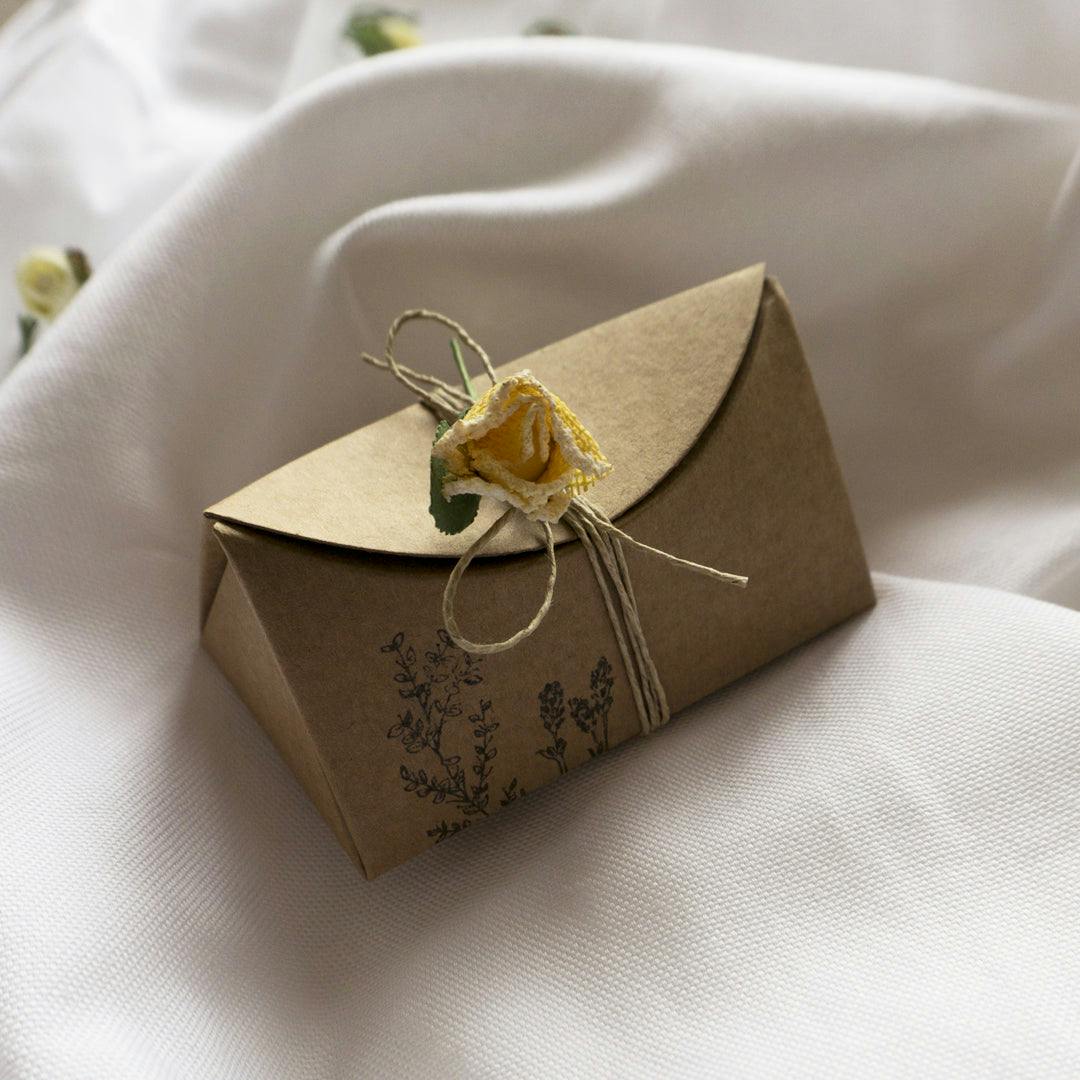 Mini Box regalo contenente fiori di tè